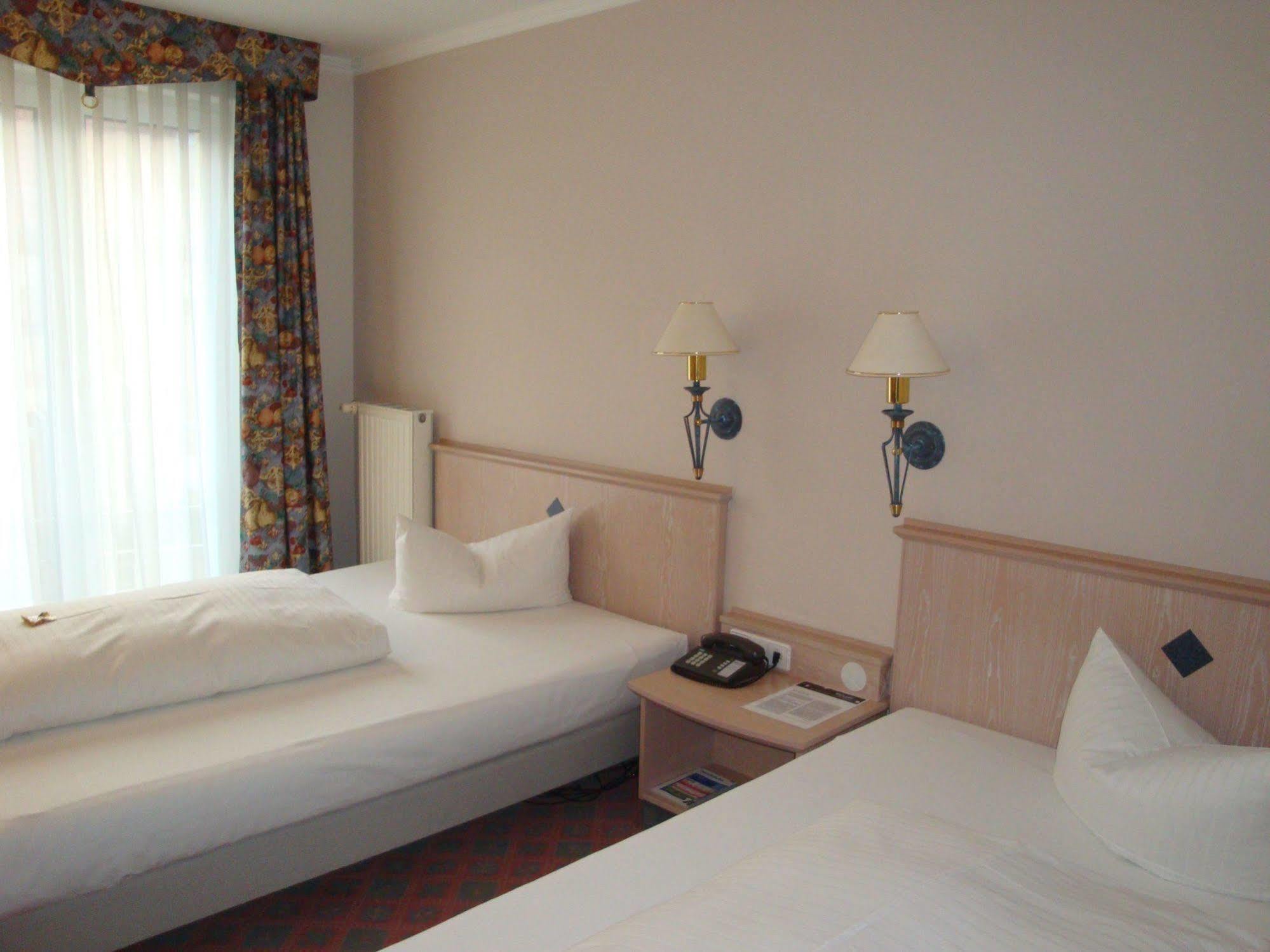 Hotel Am Schloss Apolda Buitenkant foto